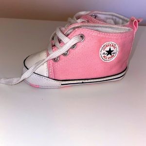 2c pink converse